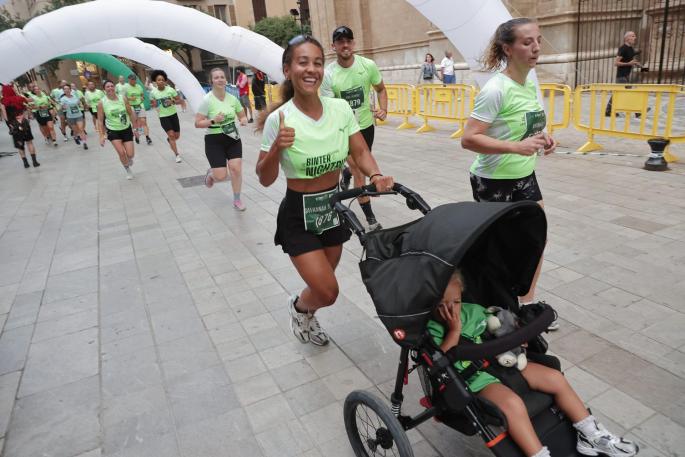 PALMA. Atletismo BINTER NIGHTRUN MALLORCA-ULTIMA HORA. Carreras a todo ritmo en Palma. Gianfranco Presti y VerÃ³nica Castro triu