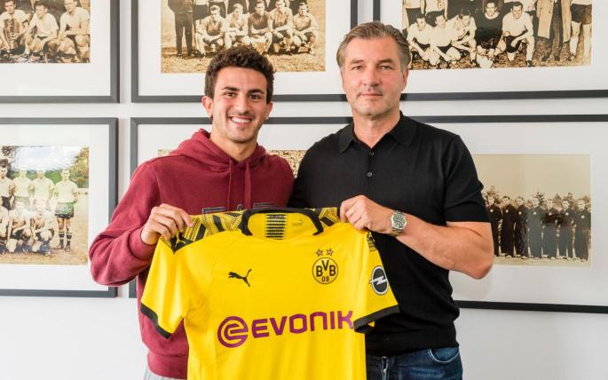 El mallorquín Mateu Morey se compromete con el Borussia Dortmund hasta 2024