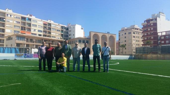 Termina la instalación de césped artificial en el campo de fútbol de La Antoniana