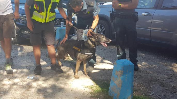 El sargento de la Guardia Civil y su perro Xena