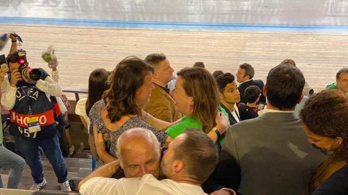 El emocionado abrazo de Francina Armengol a la hija de Miquel Jaume