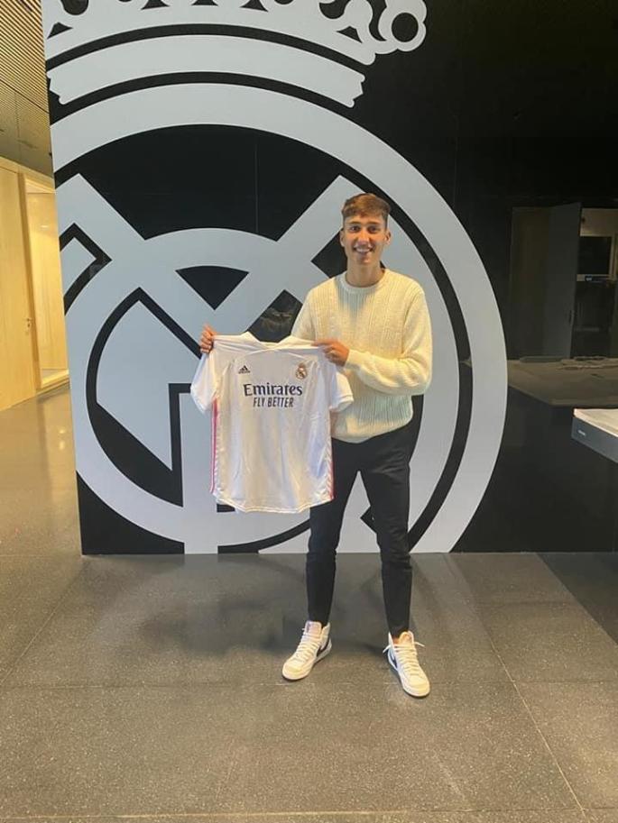 Rafel Obrador firma con el Real Madrid