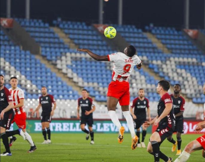 El Almería pincha, pero impide que el Mallorca pueda ascender este domingo