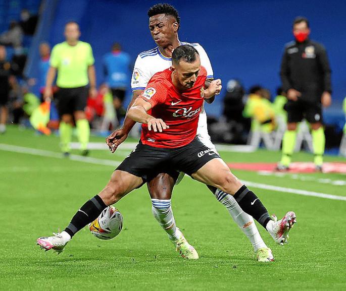 Sastre, al fútbol griego