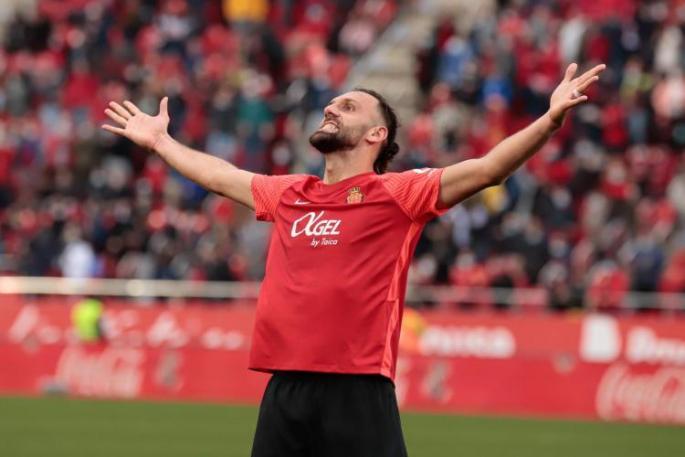 Fichar a Muriqi, el primer objetivo
