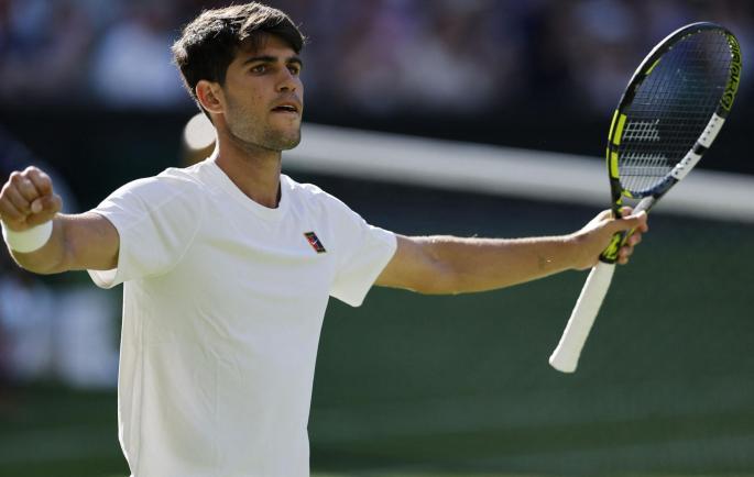 Alcaraz sufre en la primera ronda de Wimbledon