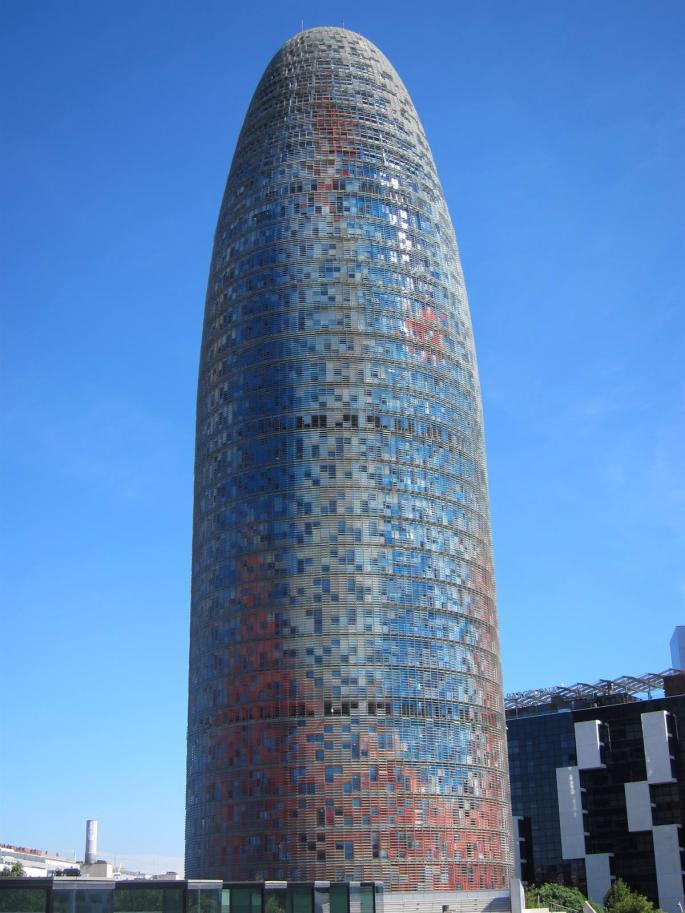 Merlin Properties iluminará este sábado la Torre Glòries por la enfermedad de Duchenne