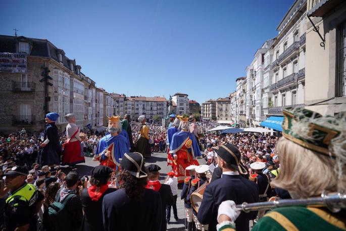Vitoria celebra el día grande de las fiestas en honor a la Virgen Blanca