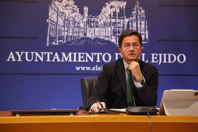 Almería.-El alcalde de El Ejido muestra su "rechazo" a alojar inmigrantes llegados de Canarias en un hotel