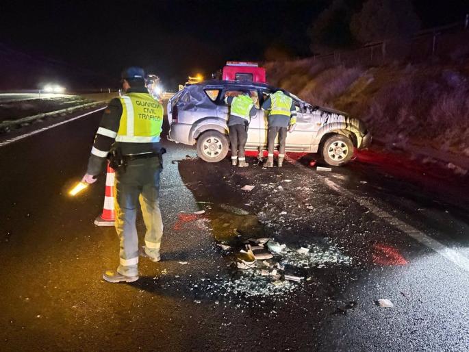 Uno de los vehículos implicados en el siniestro vial ocurrido este viernes en la A-23, en Almudévar (Huesca)