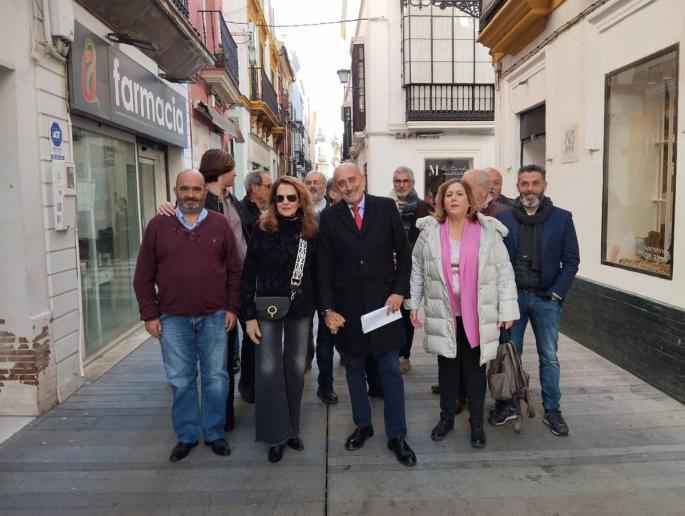 Luis Ángel Hierro formaliza su renuncia como precandidato y ve a Montero como el "mejor activo" para liderar el PSOE-A