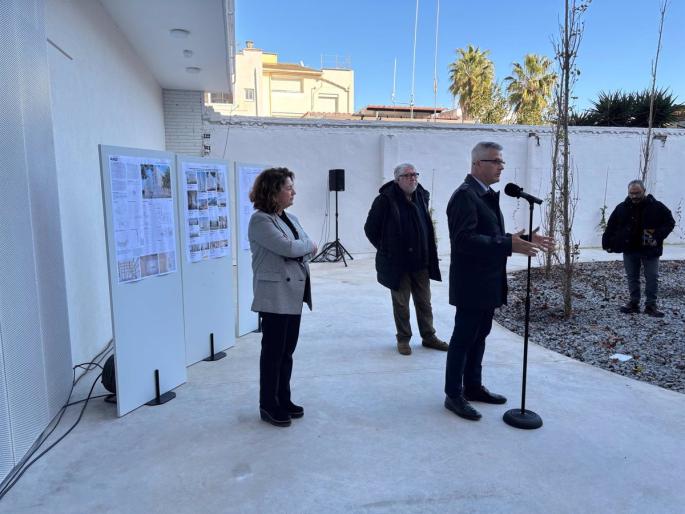 El secretario de Estado de Vivienda y Agenda Urbana, David Lucas, junto al vicepresidente ejecutivo del AMB, Antonio Balmón, y l