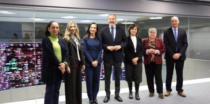 Azcón reclama más inversiones en la red eléctrica apara aprovechar la generación energética de Aragón