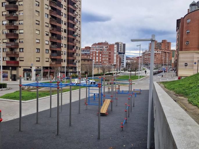 Bilbao culmina una nueva zona de calistenia en la parte alta de Sabino Arana, tras invertir 70.680 euros