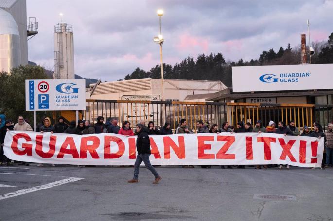 Trabajadores de Guardian Llodio se concentran frente a la fábrica en rechazo al cierre de la planta