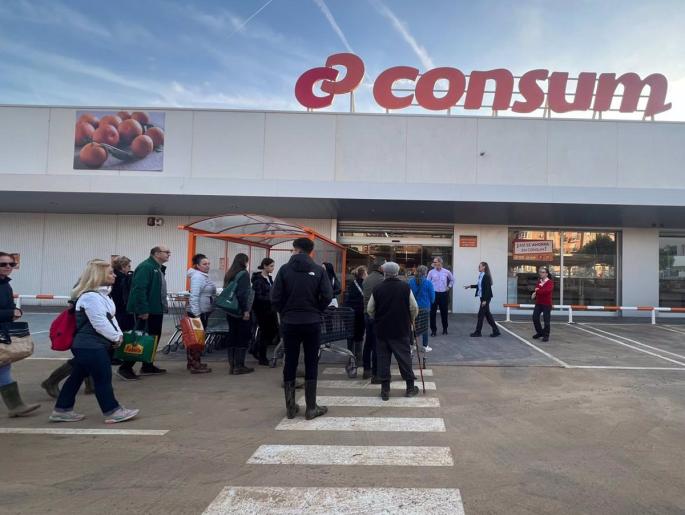 Consum tiene en servicio 57 de las 69 tiendas afectadas por la dana y el resto reabrirán progresivamente desde marzo