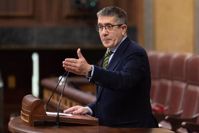 López dice que lo primero es tener el acuerdo en Euskadi para un nuevo Estatuto y "luego se intentará seducir en Madrid"