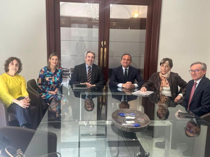 La DPT firma la aceptación de la donación de obras de 'los 80' para abrir una nueva sede del Museo Provincial en Cretas