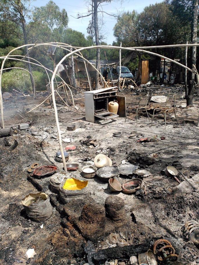 Huelva.- Sucesos.- Se registra un incendio en asentamiento de Lucena que afecta a cuatro chabolas tras un aviso de pelea