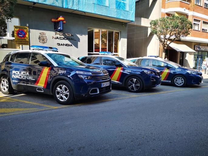 Valencia.- Sucesos.- Detenido tras caerle del bolsillo siete móviles sustraídos cuando forcejaba con una de las víctimas