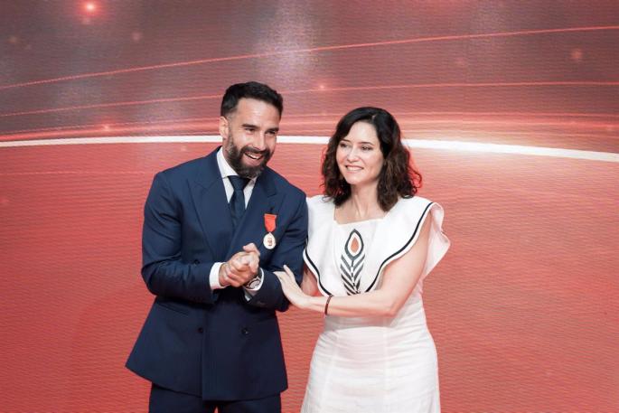 Carvajal reivindica a Madrid como una región que "no toca techo nunca" tras recibir la Medalla de Oro de la Comunidad