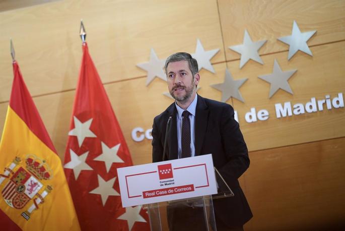 La Comunidad insiste en el "descontrol" de la acogida de migrantes y critica que Gobierno use hostales no "preparados"
