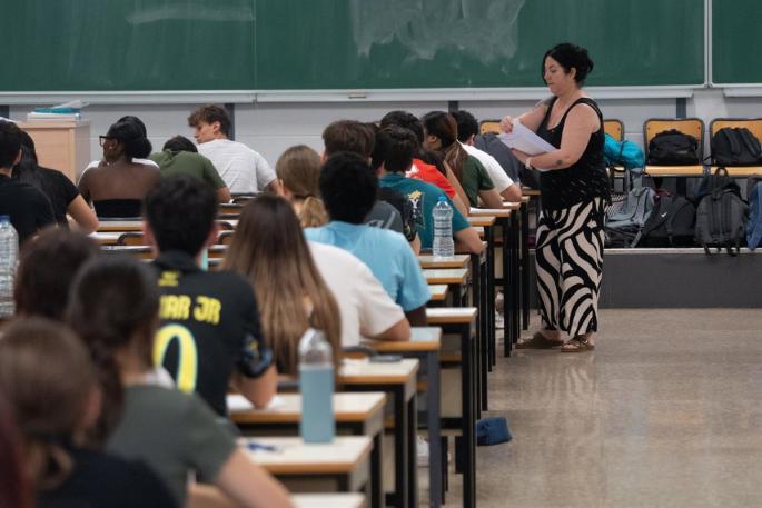 Un texto sobre la prohibición de las pantallas en las aulas abre la convocatoria extraordinaria de las PAU