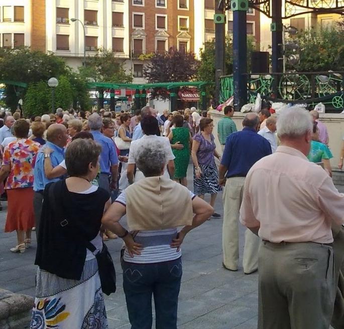 Los bailables al aire libre continúan en Bilbao los fines de semana de junio en la Plaza Levante y quiosco de La Casilla