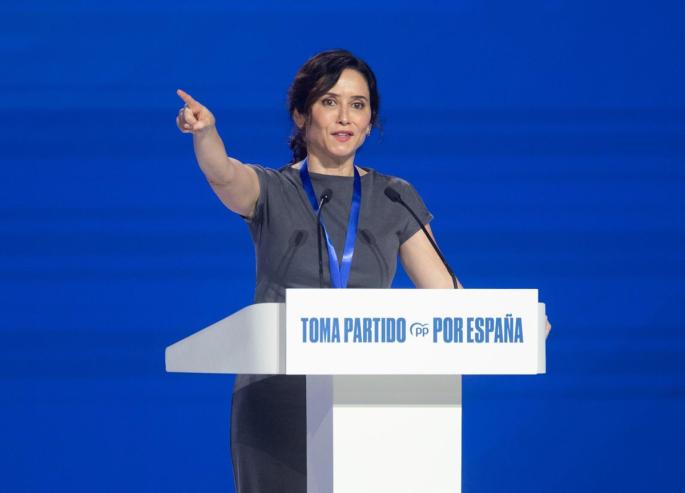 Ayuso asegura que es el momento de Feijóo y pide a españoles que cojan "su martillo" para derribar "el muro" de Sánchez