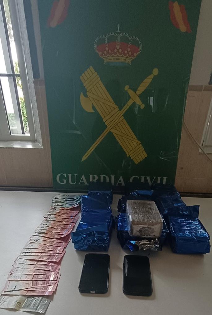 Sucesos.- Un detenido en Valdemorillo por transportar cinco kilos de hachís en su coche