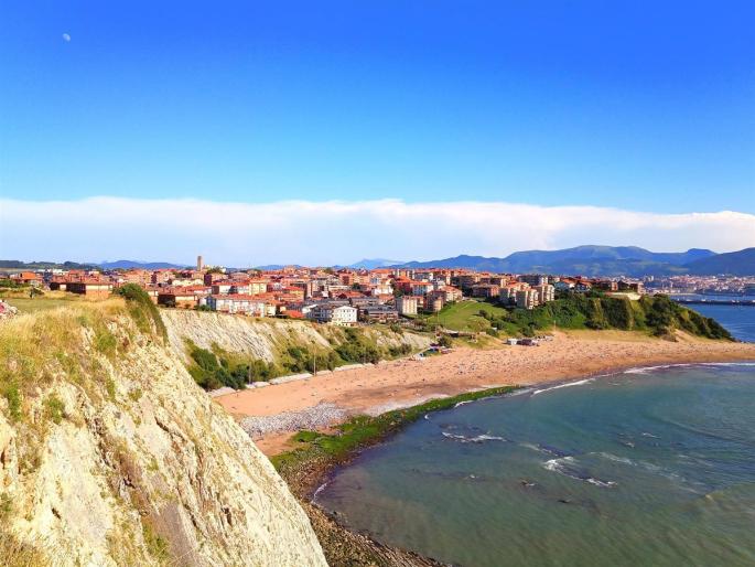 Todas las playas vizcaínas permiten el baño este miércoles salvo La Arena, Arriatera-Atxabiribil, Armintza y Ea