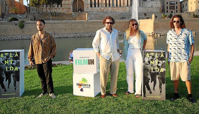 C. Tangana, Santos Bacana, Cris Tenas y Rogelio González, en el Parc de la Mar