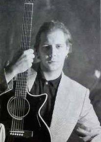 El guitarrista y uno de los fundadores de la banda 'La Unión', Mario Martínez