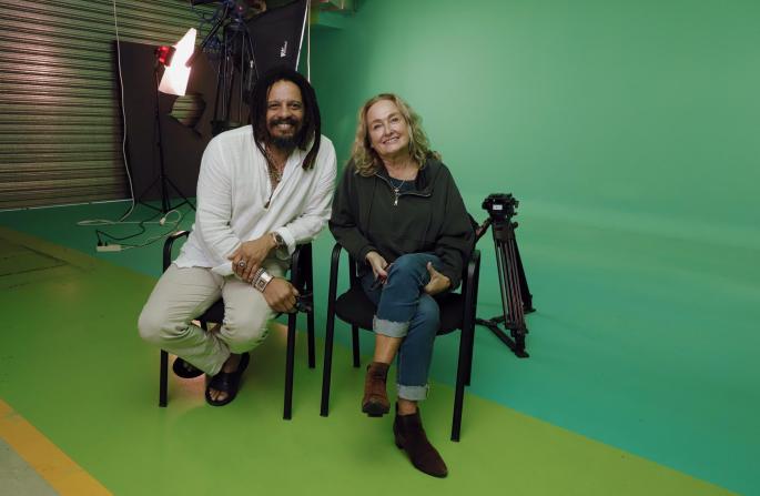 Rohan Marley y Francesca Martí, ayer en los estudios LADAT de la Universitat.