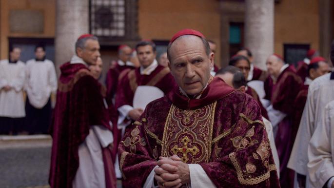 La crítica, aunque con dudas, pronostica el triunfo de 'Cónclave' en los Premios Oscar.