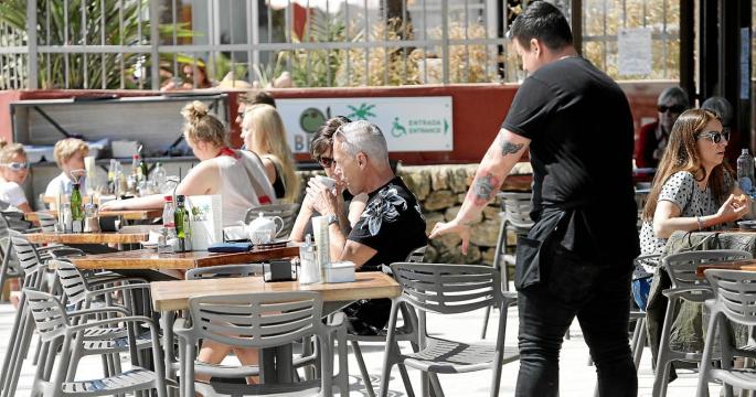 Las Pitiüses despuntan en hostelería y restauración