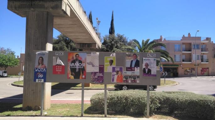 Carteles electorales de los partidos políticos
