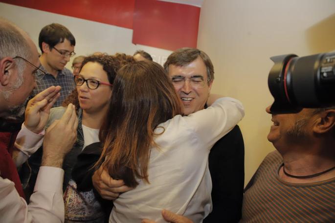 Catalina Cladera, cabeza de lista del PSIB-PSOE al Consell de Mallorca, celebra la victoria con otros socialistas como Francesc 
