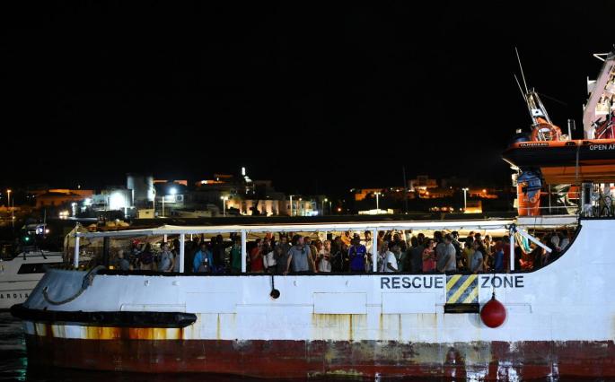 Open Arms atraca en Lampedusa