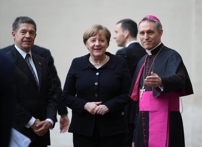 Los cimientos del Vaticano tiemblan con las confesiones del secretario de Benedicto XVI
