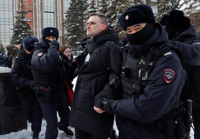 Detenidos por recordar a Navalni en Moscú