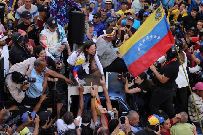 La opositora venezolana Corina Machado durante la manifestación en la que fue detenida en la víspera de la investidura.