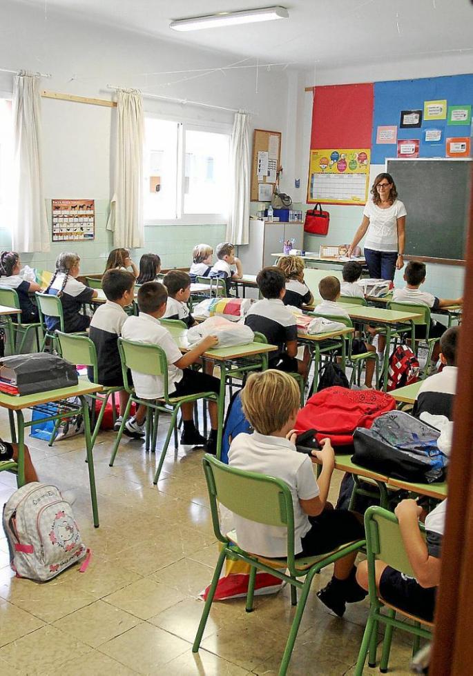 palma vuelta al cole plaza del tubo y aulas del colegio santa monica