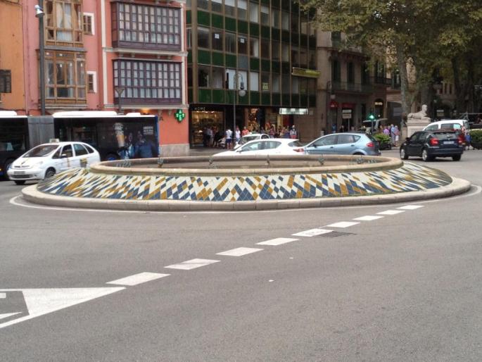 La fuente de la plaza de la Reina de Palma lucirá un colorido mosaico de baldosas de cerámica
