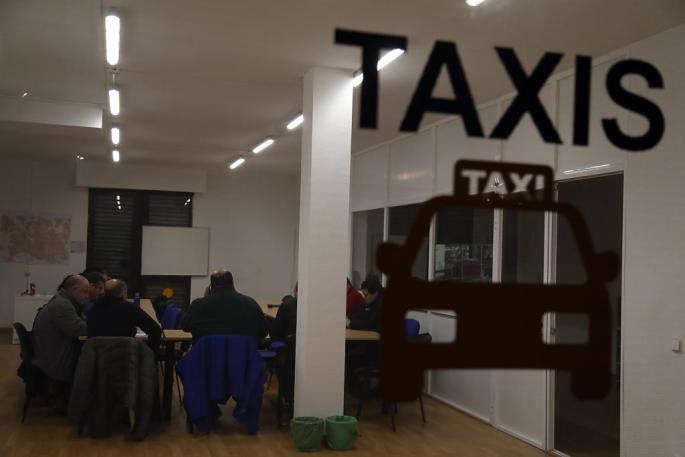 Los taxistas inician su ofensiva contra el Govern por los autobuses del aeropuerto