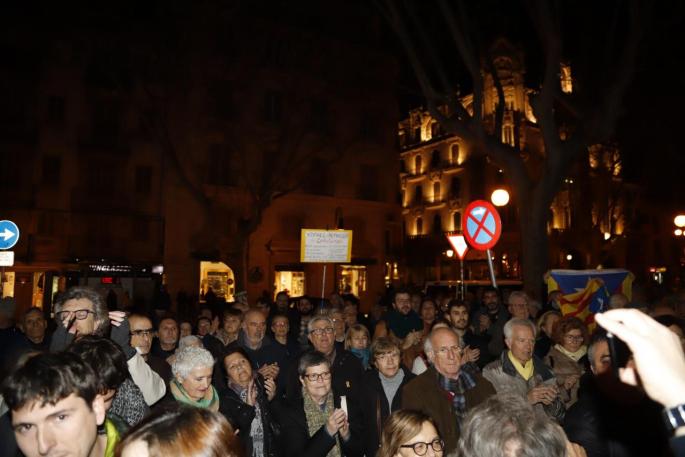 Concentración contra el juicio del proces a los líderes políticos y sociales catalanes
