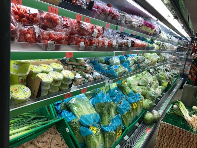 Los supermercados ya tienen este miércoles llenas las estanterías de productos frescos