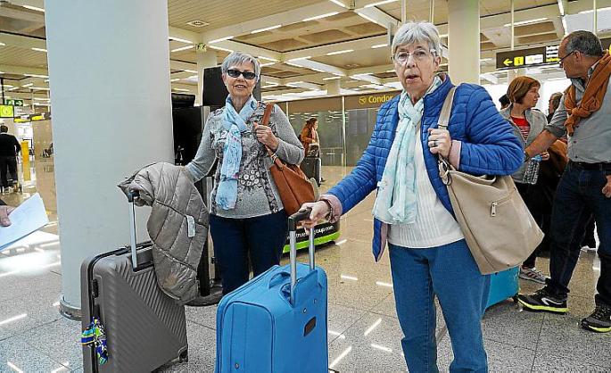 Los turistas del Imserso adelantan su regreso a la Península por seguridad