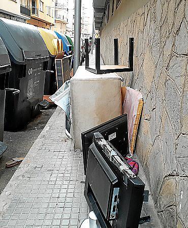 Los trastos que llenan aceras