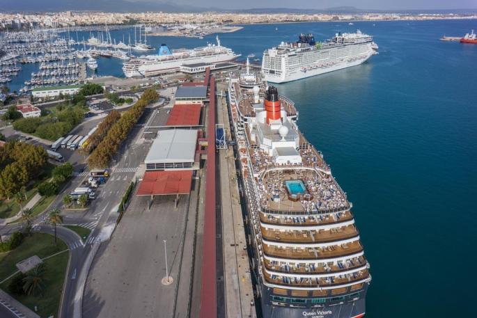 La contaminación del puerto de Palma baja un 42 por ciento por la caída del tráfico marítimo